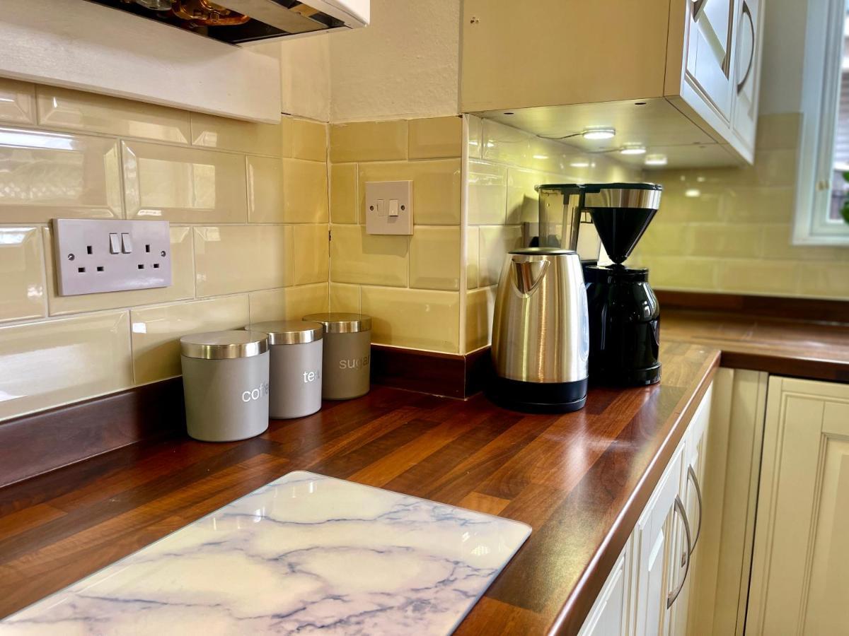Stylish 3 Bed Chigwell Home With Free Parking Buitenkant foto
