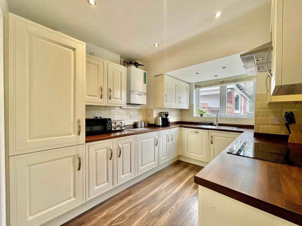Stylish 3 Bed Chigwell Home With Free Parking Buitenkant foto