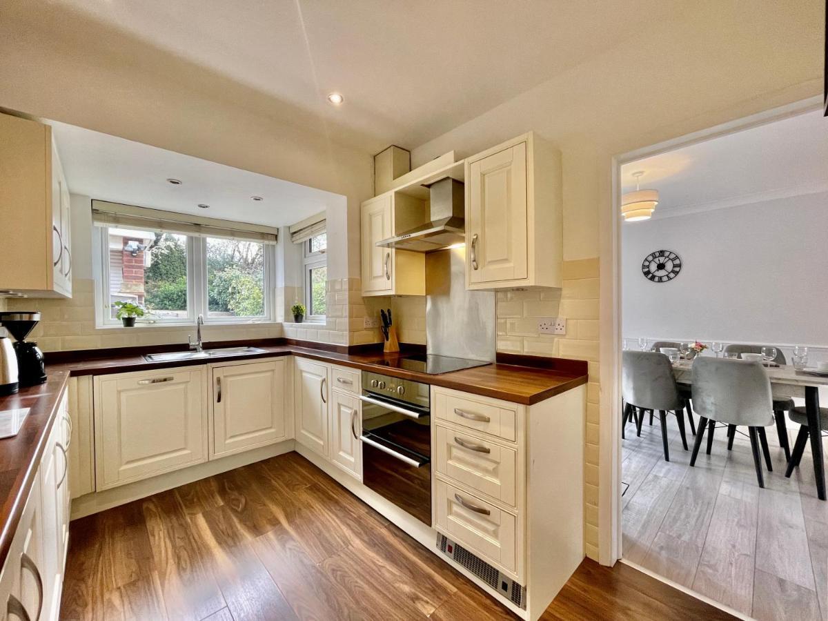 Stylish 3 Bed Chigwell Home With Free Parking Buitenkant foto