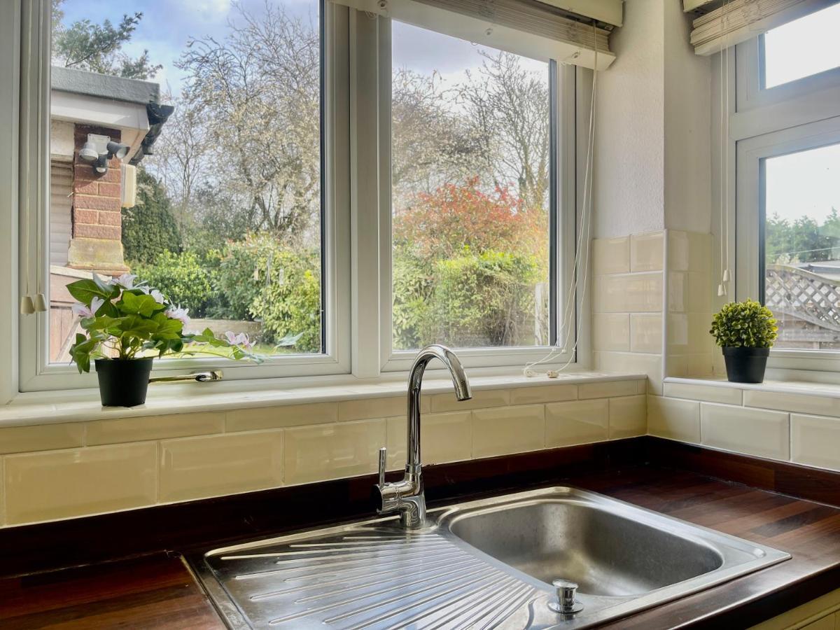Stylish 3 Bed Chigwell Home With Free Parking Buitenkant foto