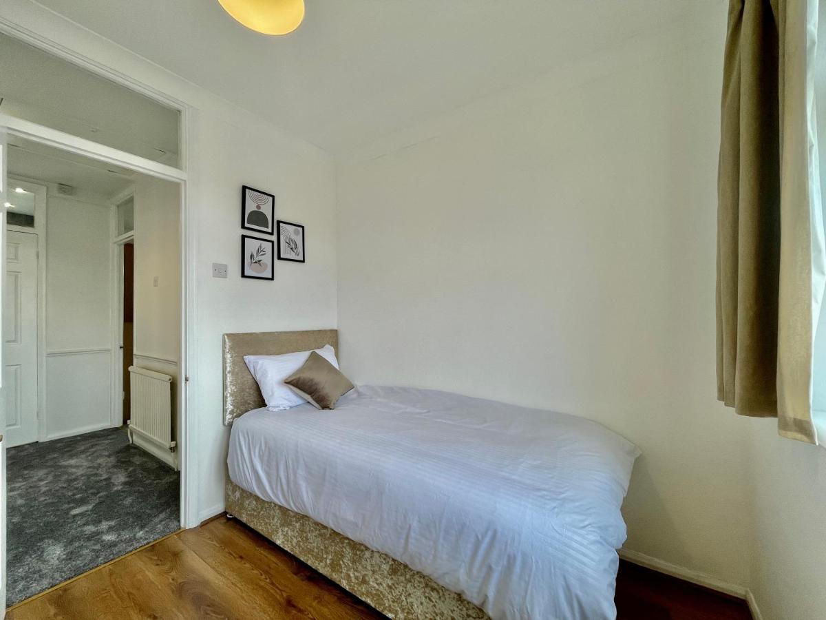 Stylish 3 Bed Chigwell Home With Free Parking Buitenkant foto