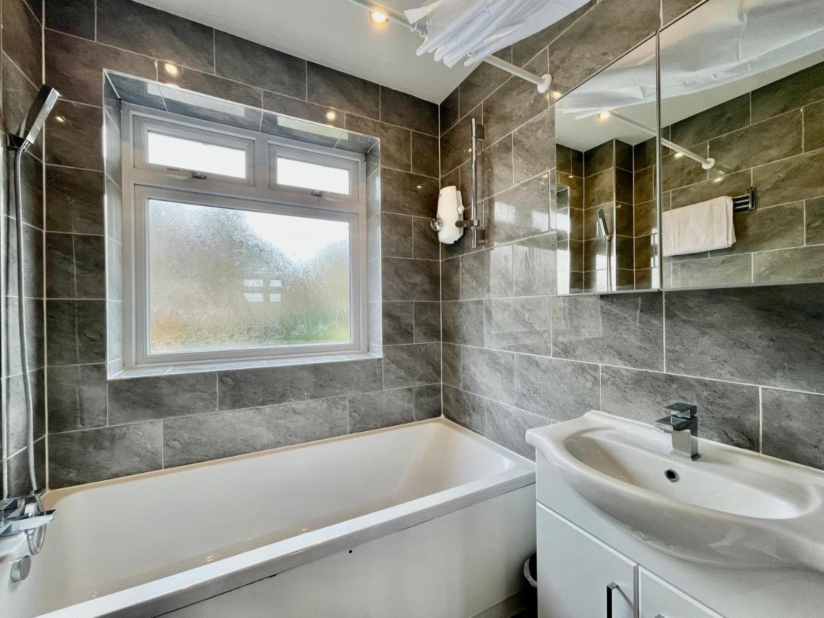 Stylish 3 Bed Chigwell Home With Free Parking Buitenkant foto